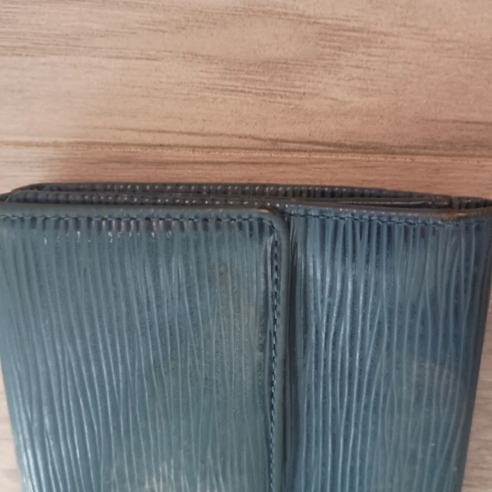 Authentic Louis Vuitton ELISE Medium Wallet Billfold EPI Blue Vintage Authentic